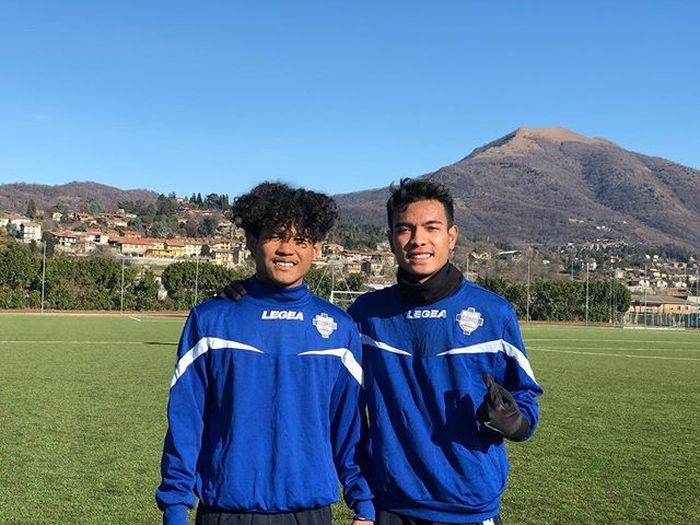 Pemain Garuda Select, Amiruddin Bagus Kahfi dan Brylian Aldama, saat mengikuti latihan bersama tim senior Como FC pada Senin (20/1/2020).