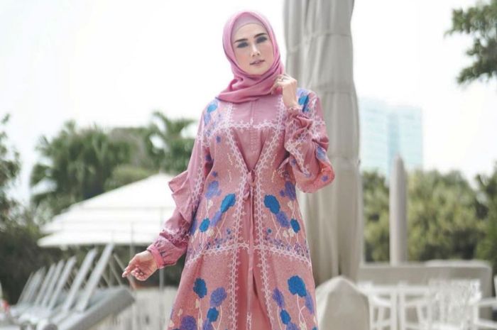 Penyanyi cantik  Mulan Jameela istri Ahmad Dhani yang kini sukses menjadi anggota DPR