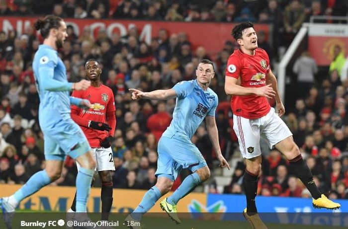 Striker Burnley, Chris Wood, merayakan gol yang dicetak ke gawang Manchester United dalam laga Liga Inggris di Stadion Old Trafford, Rabu (22/1/2020).