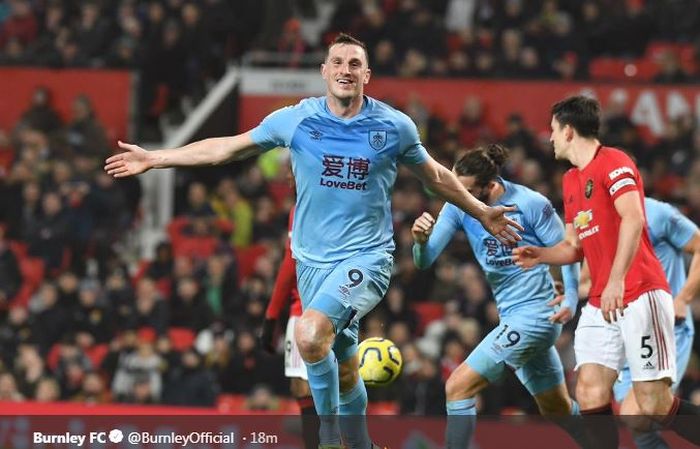 Striker Burnley, Chris Wood, merayakan gol yang dicetak ke gawang Manchester United dalam laga Liga Inggris di Stadion Old Trafford, Rabu (22/1/2020).