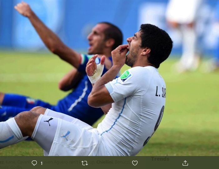 Insiden Luis Suarez usai menggigit Giorgio Chiellini pada Piala Dunia 2014