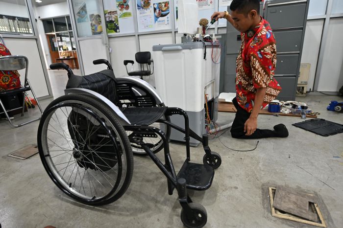 M. Rizky, siswa asal Aceh yang sudah mampu memperbaiki mesin cuci.