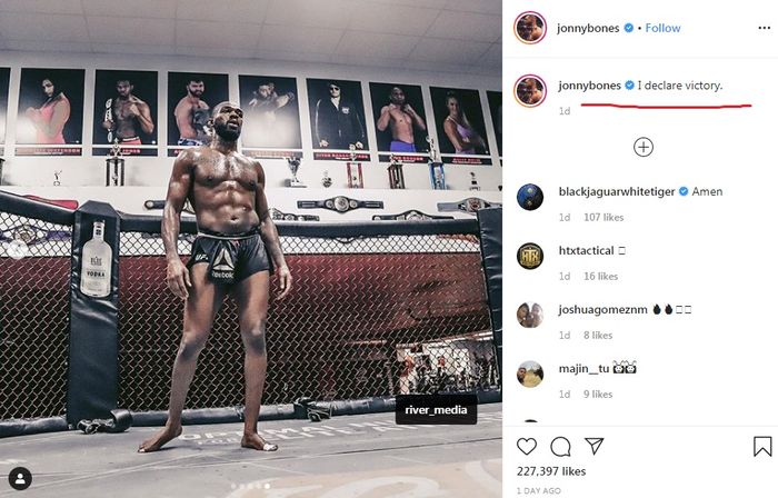 Jon Jones deklarasikan kemenangannya meski belum bertanding pada UFC 247. 