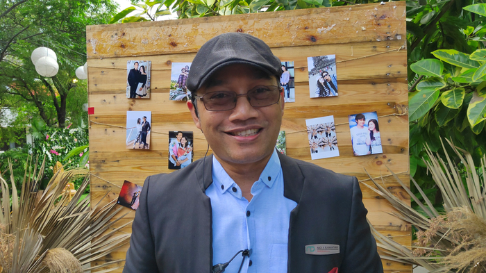 Wedding Organizer (WO) Nadi Production, Nadi K Rukmantara saat ditemui Grid.ID di D'Banquet Cafe, kawasan Pantai Mutiara Jakarta Utara, Sabtu (8/2/2020).