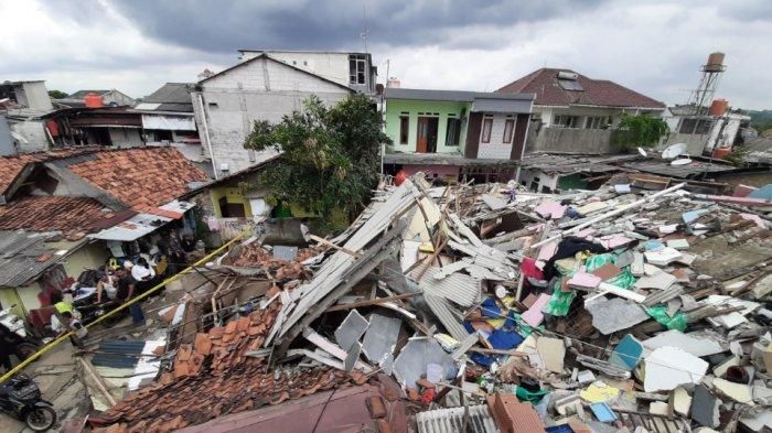 Kos-kosan 3 lantai di Jaksel roboh pada Sabtu 08022020  