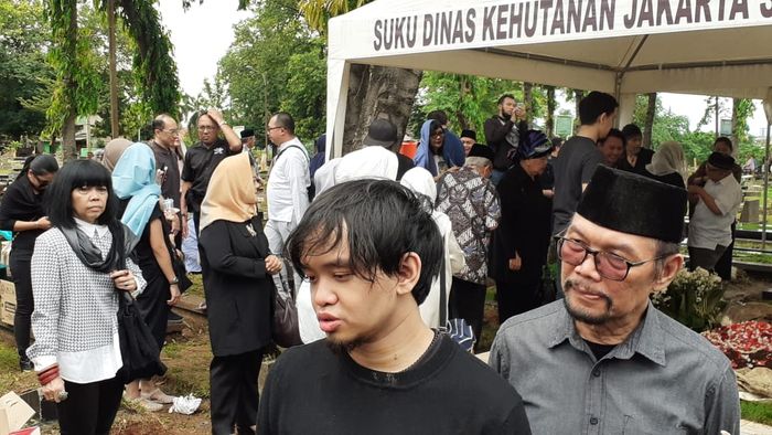Pasha, putra Damayanti Noor saat Grid.ID temui di TPU Jeruk Purut, Jakarta Selatan, Minggu (9/2/2020).