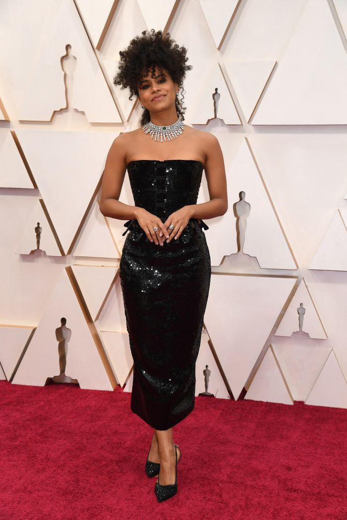 Zazie Beetz saat menghadiri acara Oscar 2020