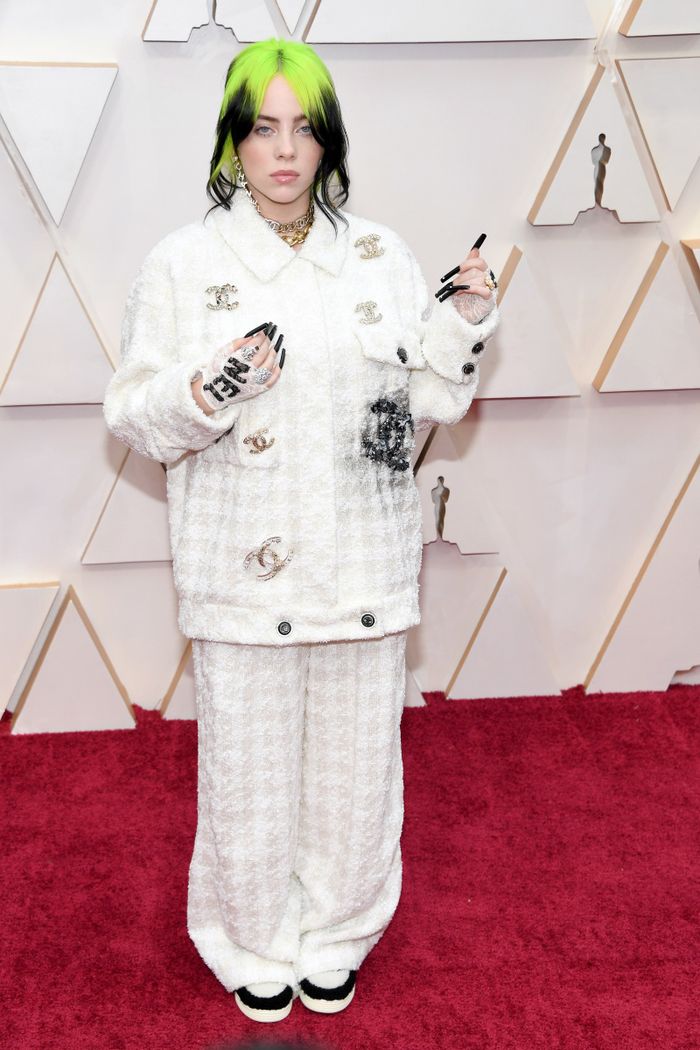 Billie Eilish  saat menghadiri acara Oscar 2020