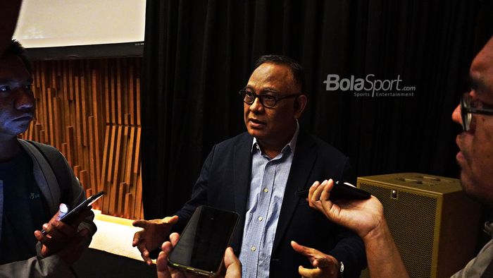 Komisaris PT Liga Indonesia Baru (LIB), Hasani Abdul Ghani, memberikan penjelasan mengenai penyelenggaran Liga 1 2020 di Senayan, Jakarta. 