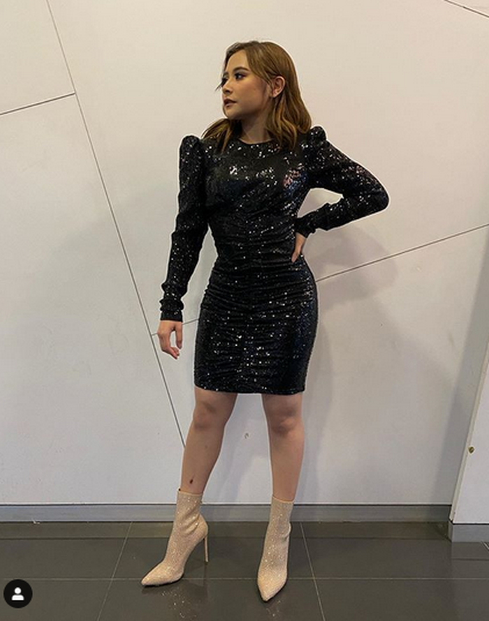 Gaya Busana Prilly di Babak Spektakuler Show Top4 Indonesian Idol