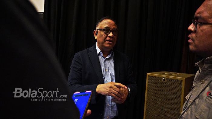 Komisaris PT Liga Indonesia Baru (LIB), Hasani Abdul Ghani, memberikan penjelasan mengenai penyelenggaran Liga 1 2020 di Senayan, Jakarta. 