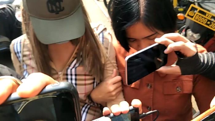 Lucinta Luna usai diambil sampel darah dan urin.