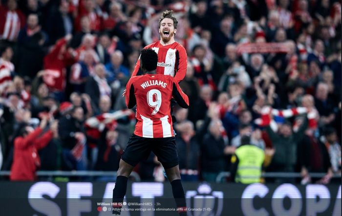 Iker Muniain merayakan golnya untuk Athletic Bilbao bersama Inaki Williams ke gawang Granada dalam partai Copa del Rey di San Mames, 12 Februari 2020.