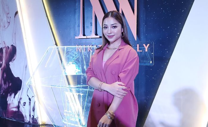 Nikita Willy saat ditemui Grid.ID di kawasan Pacific Place, Jakarta Selatan, Rabu (12/2/2020). Nikita Willy menyebut kalau perhiasan bisa meningkatkan penampilan seorang perempuan.