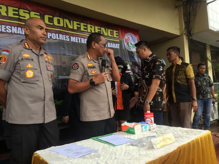 Kabid Humas Pola Metro Jaya, Kombes Pol Yusri Yunus, saat jumpa pers di Polres Jakarta Barat, Jumat (14/2/2020).