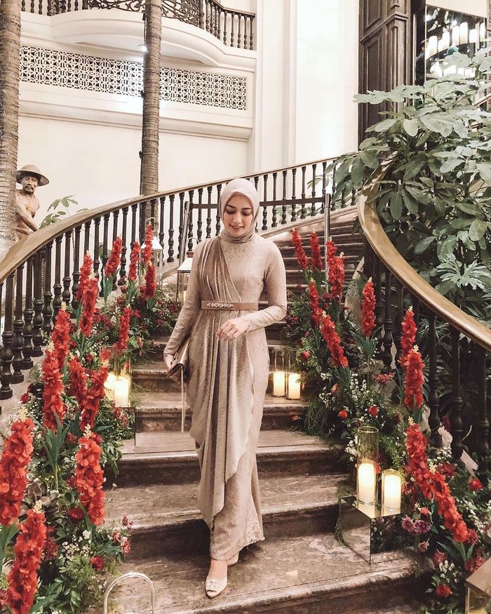 5 Inspirasi Model Baju Bridesmaid Hijab yang Elegan dan Anggun CewekBanget