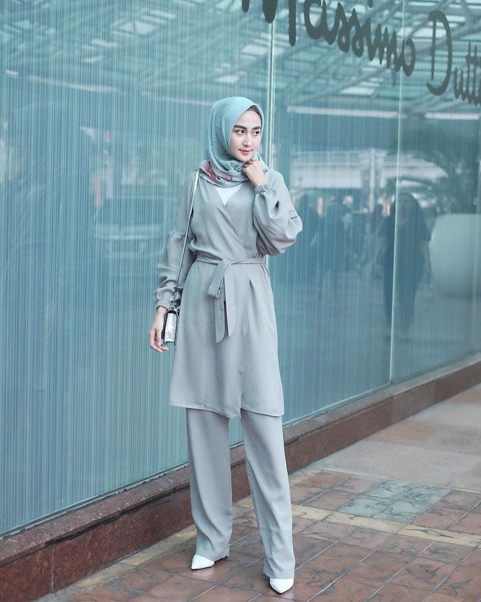 Tunik hijab kondangan ala Sitti Ashari