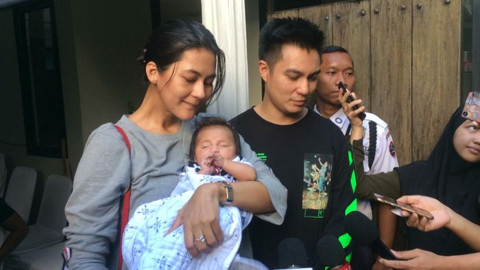 Paula Verhoeven dan Baim Wong saat ditemui Grid.ID di kediaman Bunga Citra Lestari, di kawasan Pejaten Village, Jakarta Selatan, Kamis (20/2/2020).