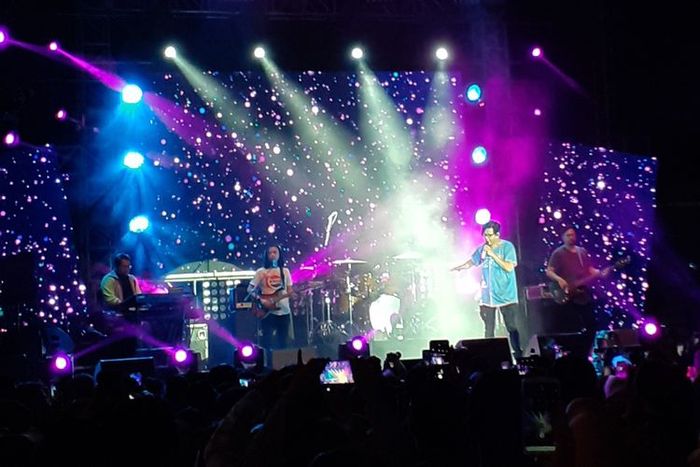 Armand Maulana menjadi salah satu penampil di acara musik Love Fest 2020 di Istora Senayan, Jakarta Pusat, Sabtu (22/2/2020).(KOMPAS.com/ANDIKA ADITIA)