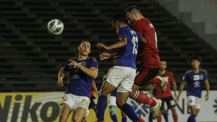 Aksi penyerang Bali United, Ilija Spasojevic, saat mencetak gol ke gawang Svay Rieng pada laga kedua Grup G Piala AFC 2020.