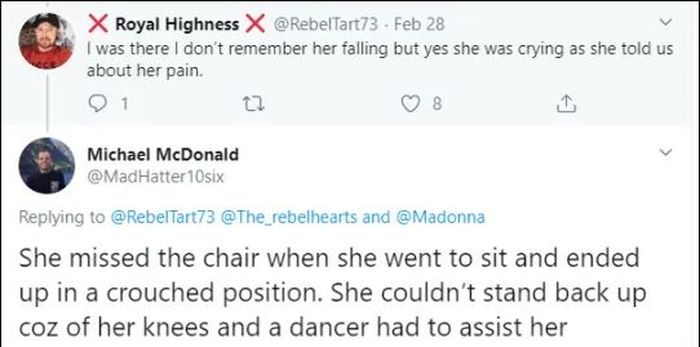 Seorang penonton mengatakan Madonna terjatuh saat akan duduk di kursi.