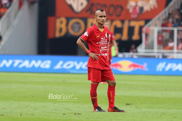 Pemain Sayap Persija Jakarta, Riko Simanjuntak, aga melawan Borneo FC di Stadion Gelora Bung Karno (1/3/2020)