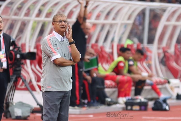 Pelatih Borneo FC, Edson Tavares, ketika laga Persija Jakarta melawan Borneo FC di Stadion Utama Gelora Bung Karno, Jakarta (1/3/2020)