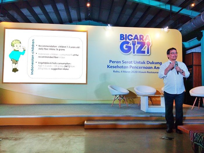 Prof. dr. Badriul Hegar, Ph.D, Sp.A(K) saat Grid.ID jumpai dalam acara Bicara Gizi: Peranan Serat Untuk Dukung Kesehatan Pencernaan, Rabu (4/3/2020). 