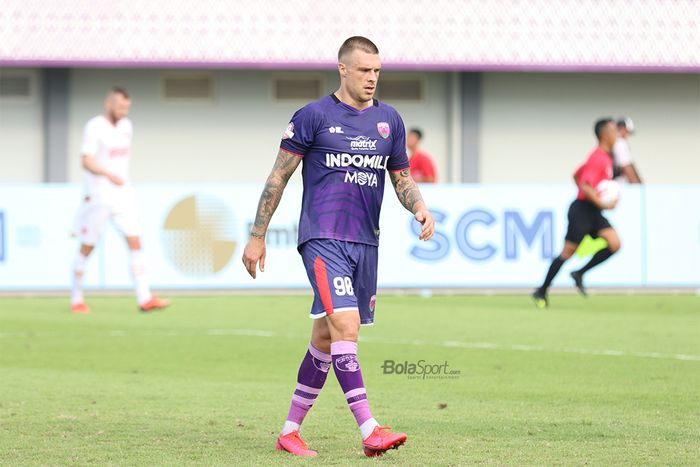 Striker asing Persita Tanggerang, Yevhen Budnik, saat menghadapi PSM Makassar  di Stadion Sport Centre, Tangerang (6/3/2020)