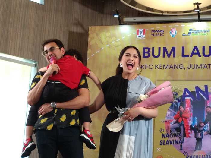 Nagita Slavina dan Raffi Ahmad saat merilis album kedua mereka di kawasan Kemang, Jakarta Selatan, Jumat (6/3/2020) siang.