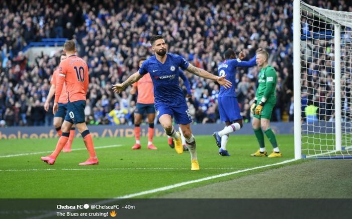 Selebrasi Olivier Giroud usai membobol gawang Everton pada laga di Stamford Bridge, Minggu (8/3/2020).