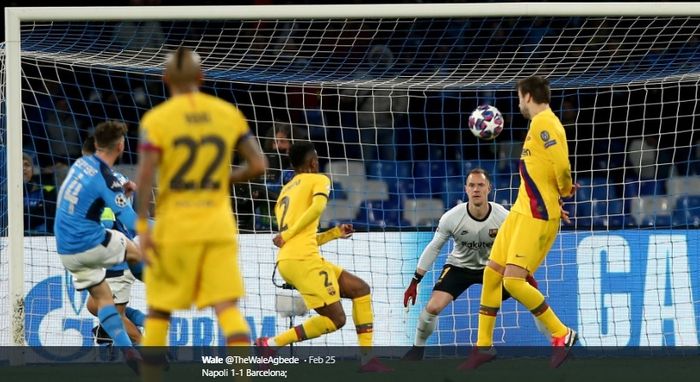 Napoli  menahan imbang Barcelona dengan skor 1-1 ketika bertanding di Stadion San Paolo pada laga leg pertama babak 16 besar Liga Champions 2019-2020.