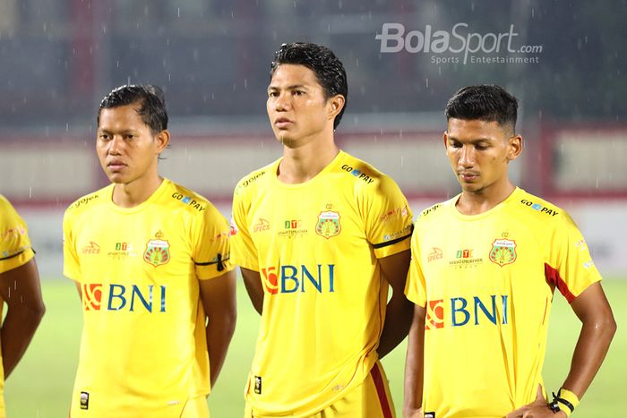 Adam Alis, Achmad Jufriyanto, dan Teuku Muhammad Ichsan, ketika bersiap menghadapi Persija Jakarta di Stadion PTIK, Melawai, Jakarta Selatan (14/3/2020)