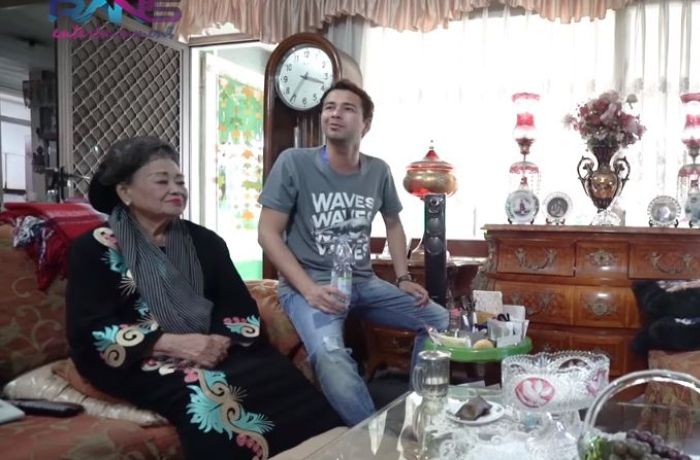 Raffi Ahmad bersama neneknya yang kaya raya