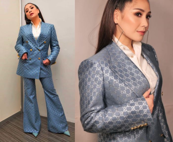 Nagita Slavina terlihat memakai setelan blazer Light GG Lame dari brand Gucci di Konser Gigi Satu Janji