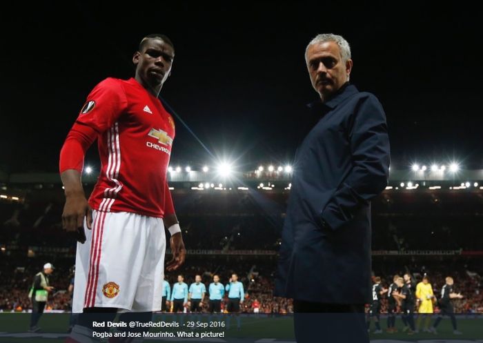 Momen Paul Pogba dan Jose Mourinho pada pertandingan Manchester United di Liga Europa 2016-2017.