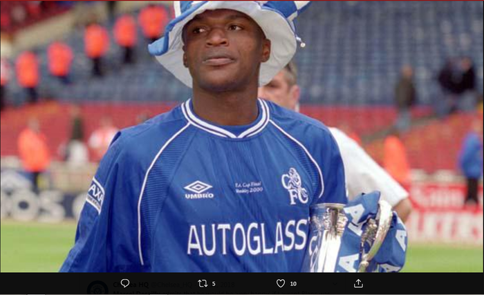 Marcel Desailly saat merayakan kemenangan Chelsea pada FA Cup 2000 di Stadion Wembley.