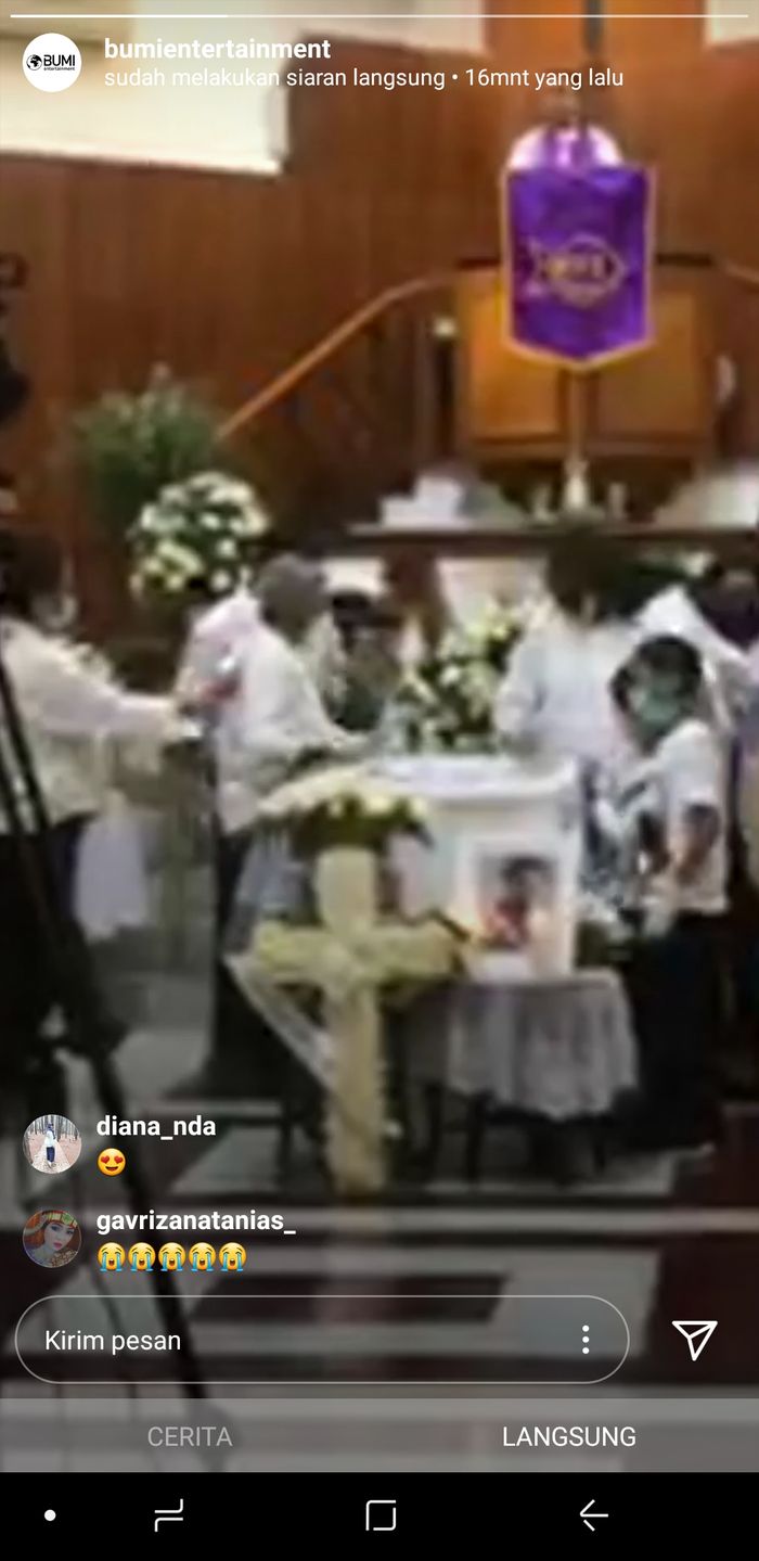 Pada pantauan&nbsp;Grid.ID&nbsp;melalui&nbsp;live&nbsp;Instagram&nbsp; @bumientertaiment,&nbsp;prosesi ibadah pelepasan dan penghormatan terakhir untuk mendiang Glenn Fredly hanya dihadiri keluarga dan sahabat&nbsp;