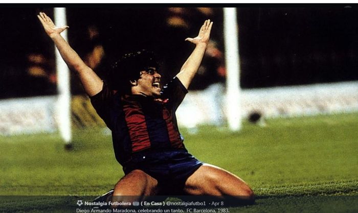 Diego Maradona saat merayakan gol untuk Barcelona.