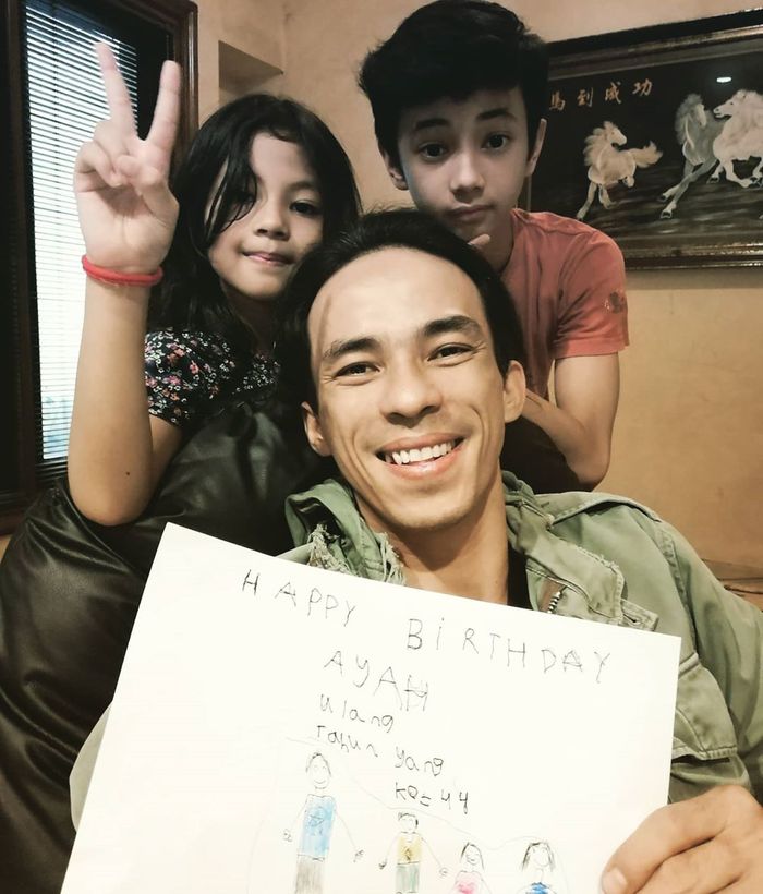 Attila Syah yang baru saja merayakan ulang tahun yang ke-44.