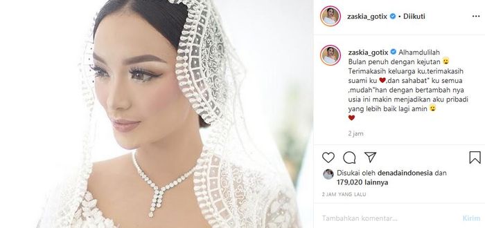 Zaskia Gotik ulang tahun ke-30.