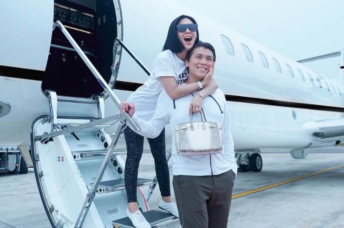 Syahrini dan Reino Barack jalani test Swab Corona hingga ajak seluruh karyawannya  