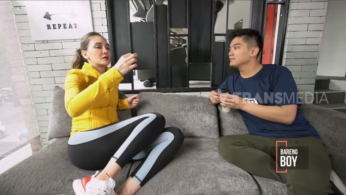 Boy William bertanya pada Luna Maya tentang kisah asmara yang selalu kandas