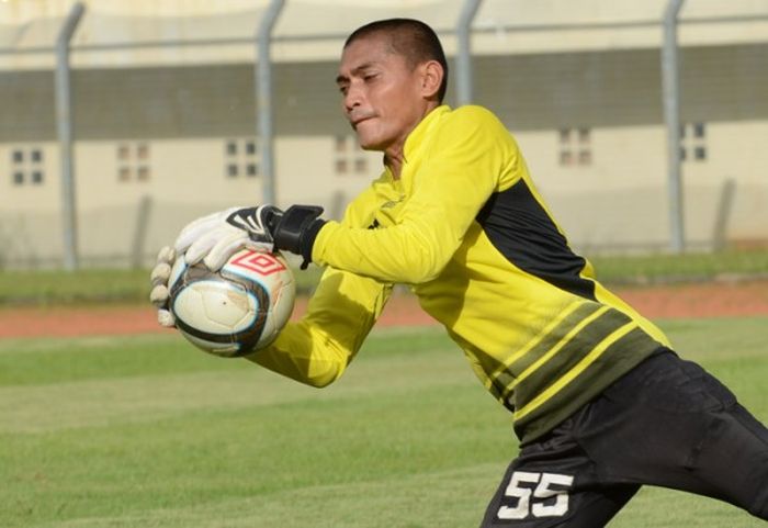 Kiper legendaris Persib Bandung, Cecep Supriatna, menyebut lima nama bek andal di Maung Bandung.