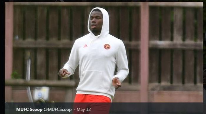 Paul Pogba saat memimpin latihan mandiri Manchester United di sebuah lapangan kosong pada Selasa (12/5/2020) waktu setempat.