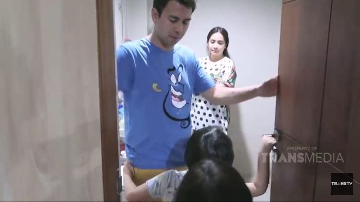 Momen saat Rafathar akan mengurung Raffi Ahmad dan Nagita Slavina di kamar mandi