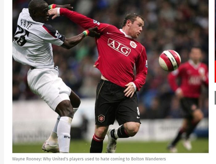 Wayne Rooney saat membela Manchester United melawan Bolton Wanderers.