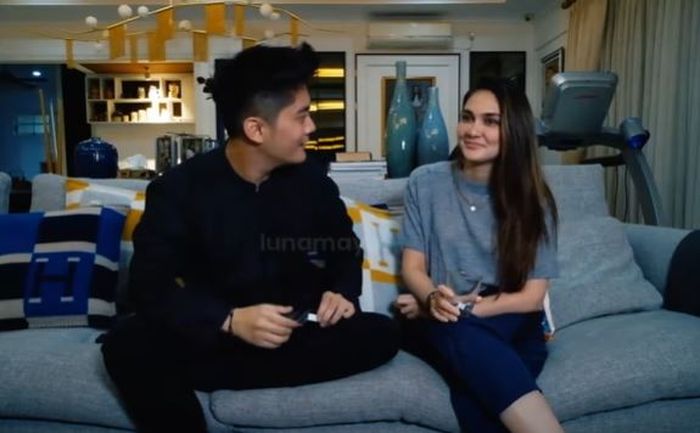 Luna Maya dan Boy William saat berbincang tentang mantan