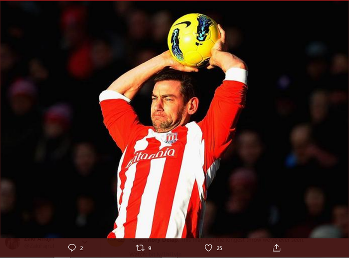 Rory Delap, mantan pemain Stoke City yang jadi legenda long throw-in di Liga Inggris.