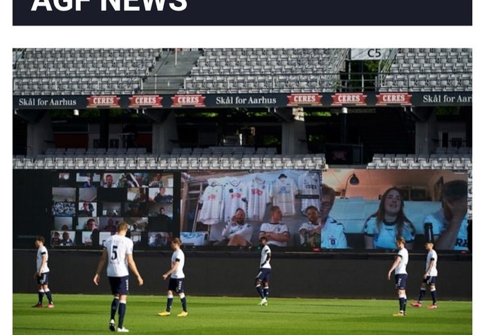 Para penggemar menyaksikan laga Liga Denmark antara AGF Aarhus melawan Randers di Stadion Ceres Park, Kamis (28/5/2020) dari tribune virtual.